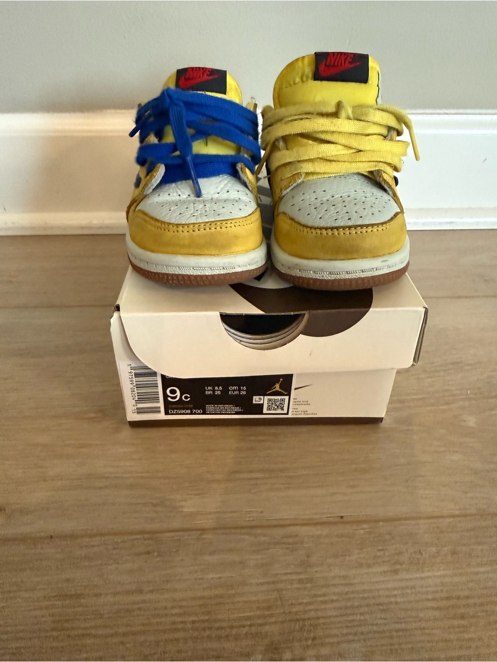 Nike Travis Scott Cactus Jack Canary Yellow and Blue Jordan 1 9C